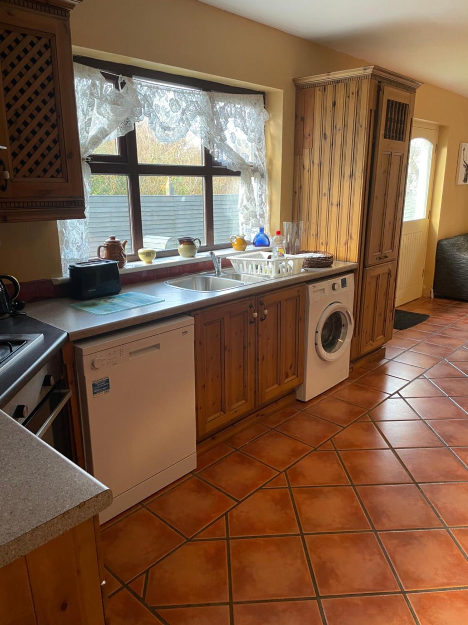 Bunkhouse - Letterfrack Farm Villa Bagian luar foto