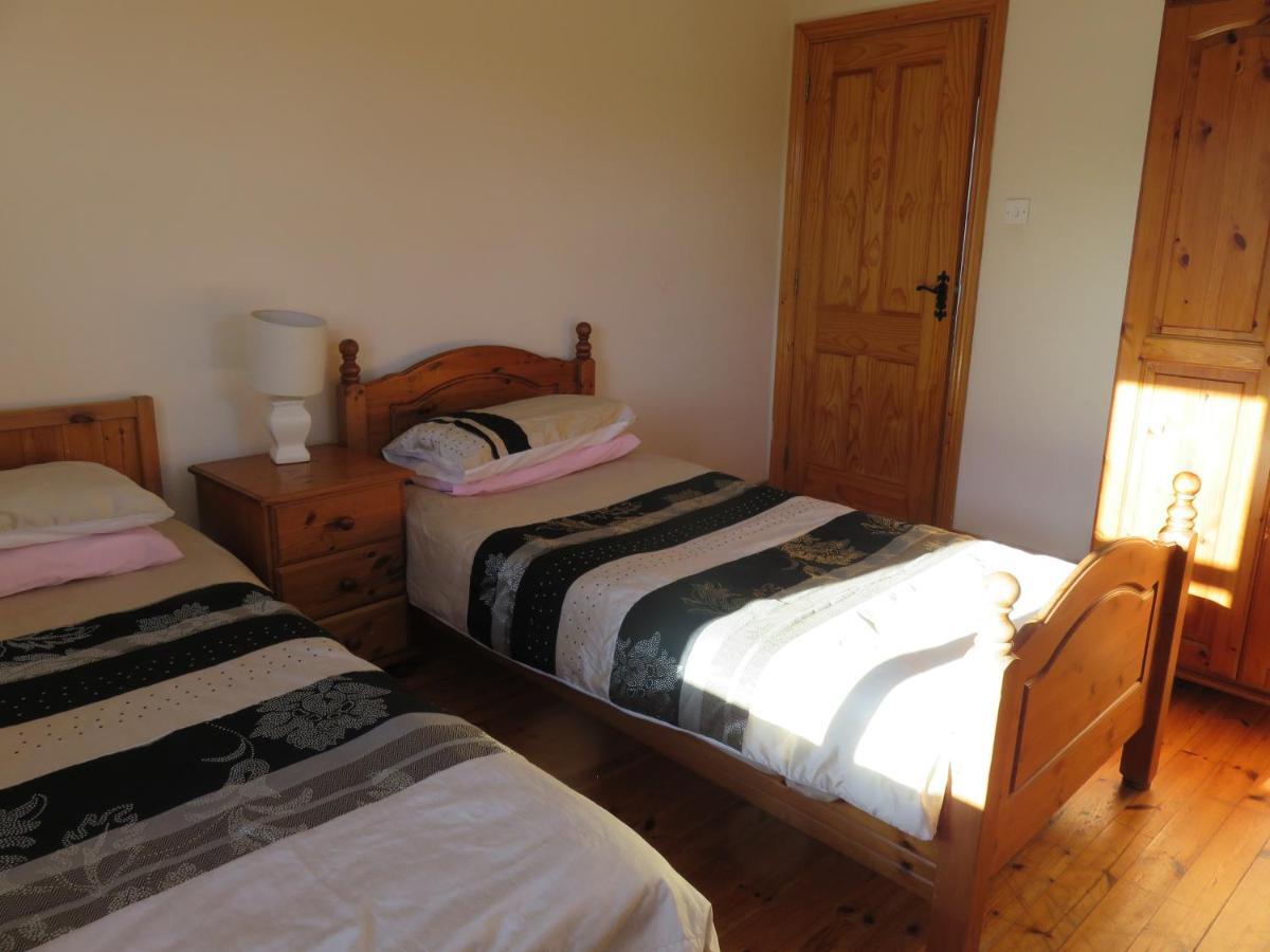 Bunkhouse - Letterfrack Farm Villa Bagian luar foto