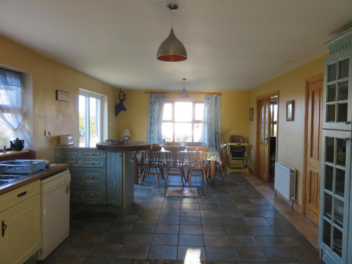 Bunkhouse - Letterfrack Farm Villa Bagian luar foto