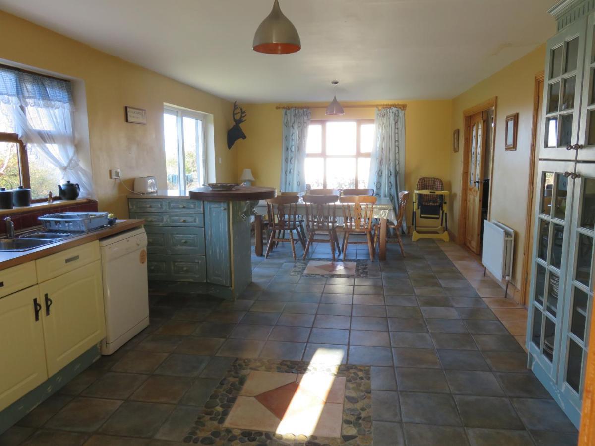Bunkhouse - Letterfrack Farm Villa Bagian luar foto