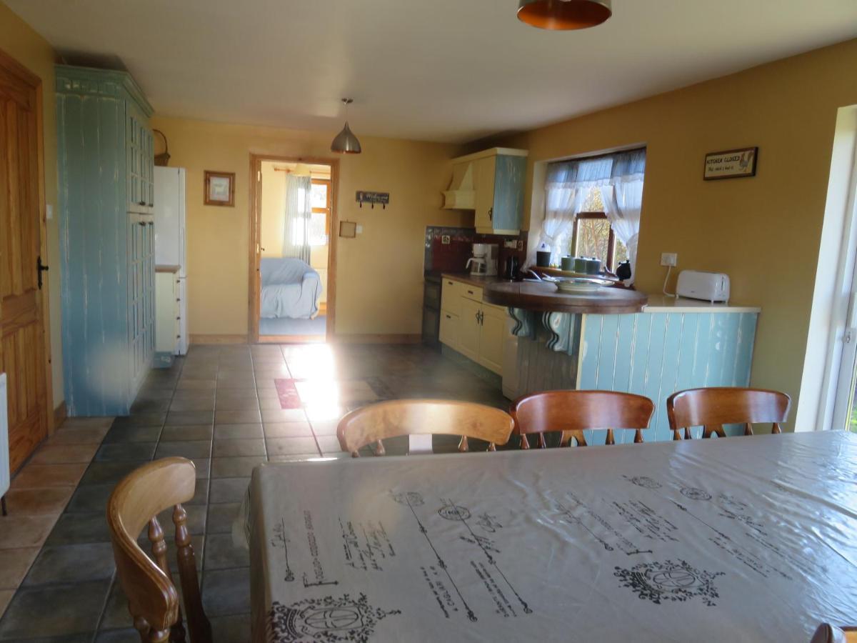 Bunkhouse - Letterfrack Farm Villa Bagian luar foto